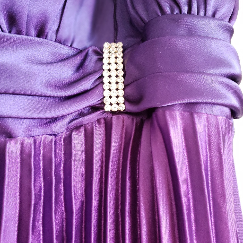 Dress - Picture 5 of 8